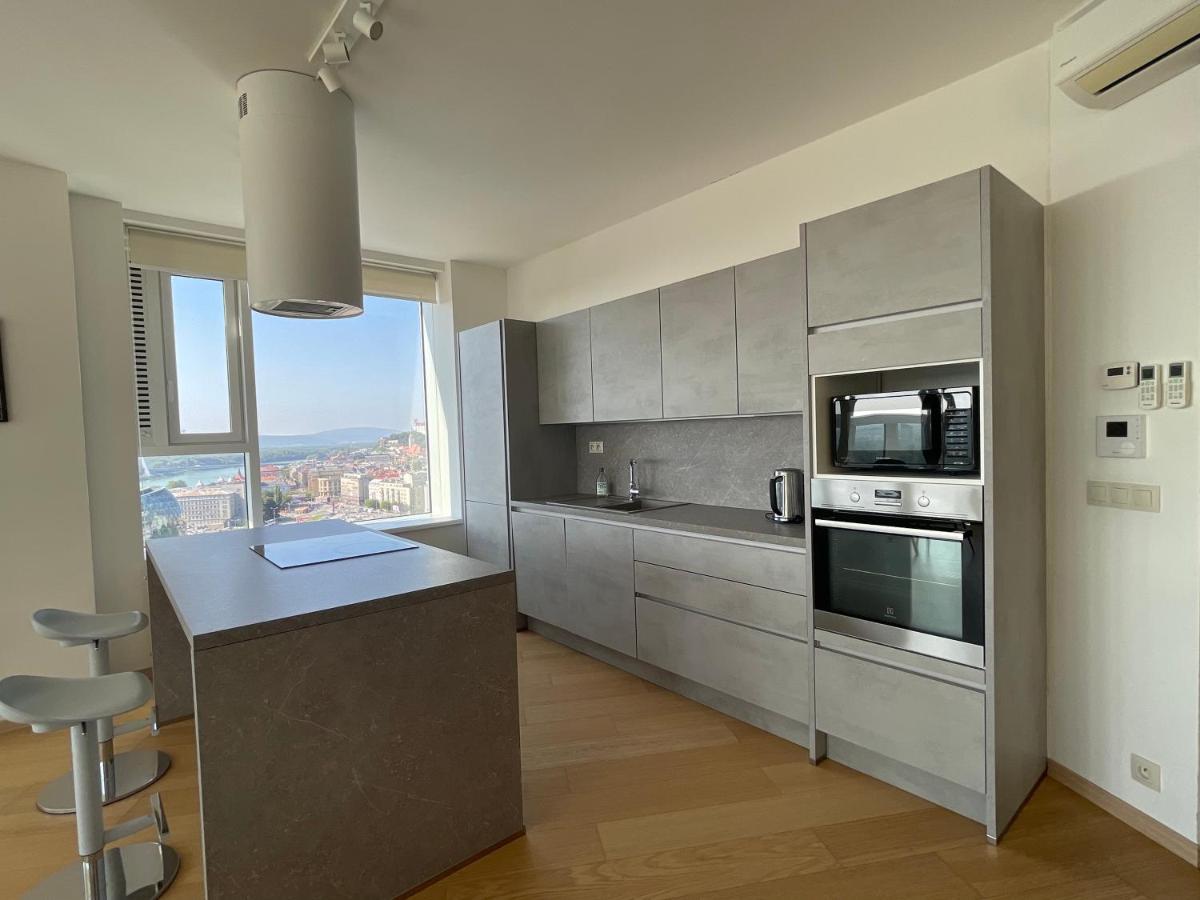 Sag Panorama Apartment 3 Rooms 19Th Floor Great View Free Parking Bratislava Luaran gambar