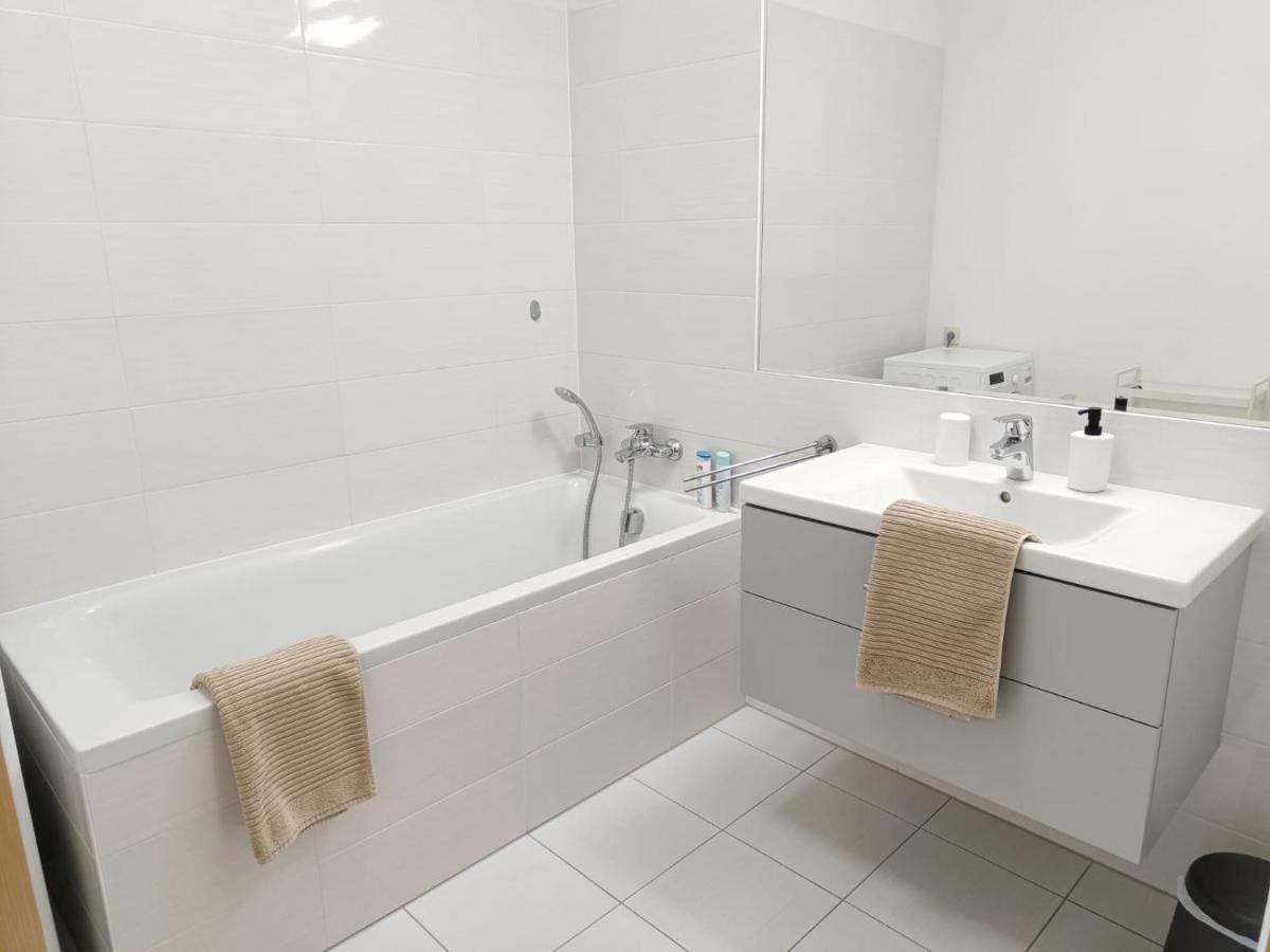 Sag Panorama Apartment 3 Rooms 19Th Floor Great View Free Parking Bratislava Luaran gambar